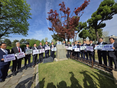 한교총, 한국기독교 140주년 맞아 양화진 외국인선교사 묘역 방문