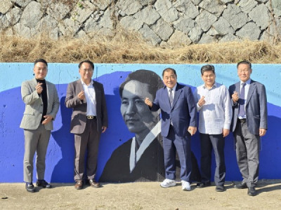 전남 신안 ‘스토리가 있는 김준곤 벽화’ 완성
